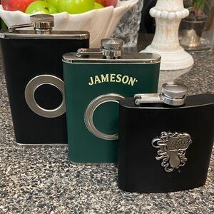 Green and Black Flask Set